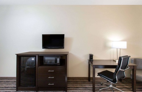 Lincoln Hotel | La Quinta Inn by Wyndham Lincoln