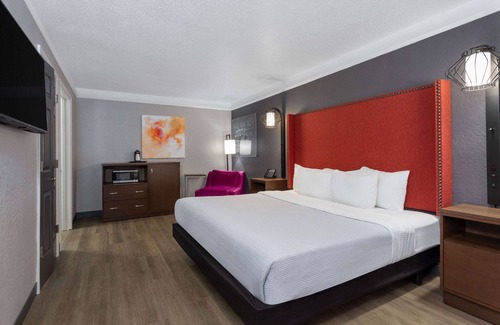 Northeast Pensacola Hotel | La Quinta Inn by Wyndham Pensacola