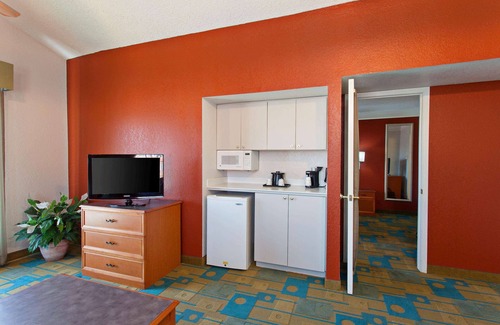 Costa Mesa Hotel | La Quinta Inn by Wyndham Costa Mesa / Newport Beach