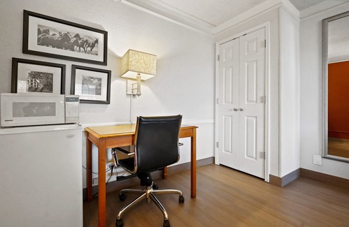 Costa Mesa Hotel | La Quinta Inn by Wyndham Costa Mesa / Newport Beach