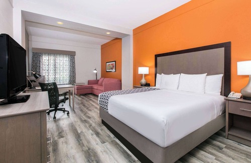 Fredericksburg Hotel | La Quinta Inn & Suites by Wyndham Fredericksburg