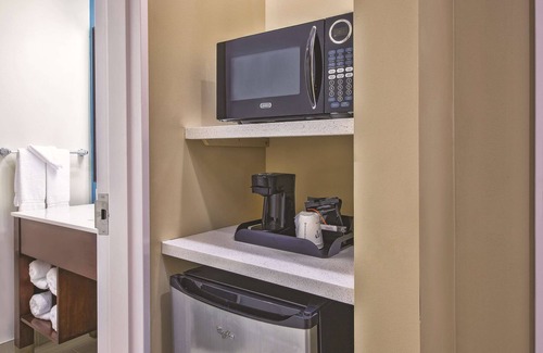 Niagara Falls Hotel | La Quinta Inn & Suites by Wyndham Niagara Falls
