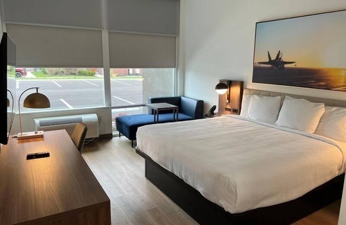 Manchester Hotel | La Quinta Inn & Suites by Wyndham Manchester / Arnold AFB