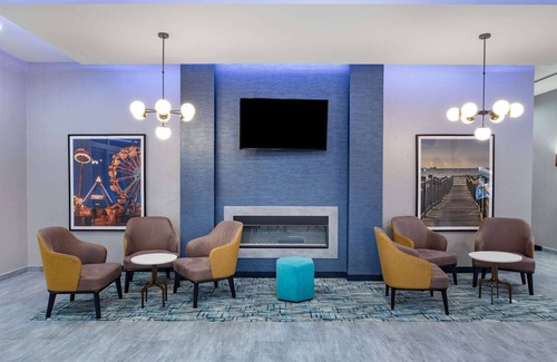 Galveston Hotel | La Quinta Inn & Suites by Wyndham Galveston North at I-45