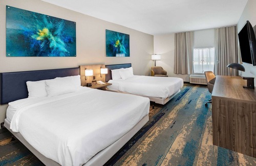Galveston Hotel | La Quinta Inn & Suites by Wyndham Galveston North at I-45