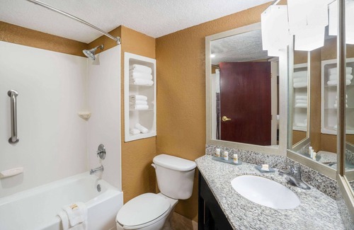Hot Springs Hotel | La Quinta Inn & Suites by Wyndham Hot Springs