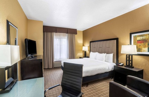 Hot Springs Hotel | La Quinta Inn & Suites by Wyndham Hot Springs