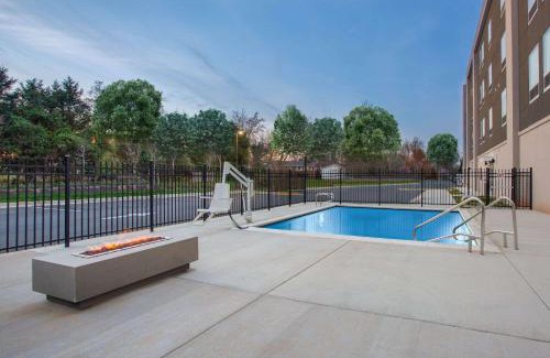 Manassas Hotel | La Quinta Inn & Suites by Wyndham Manassas, VA- Dulles Airport