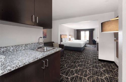 Meridian Hotel | La Quinta Inn & Suites by Wyndham Meridian