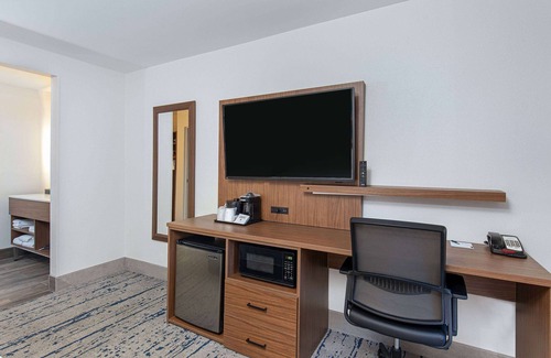 Nashville Hotel | La Quinta Inn & Suites by Wyndham Nashville Airport