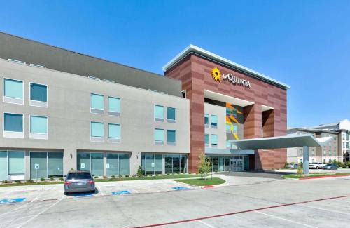 White Rock Hills Hotel | La Quinta Inn & Suites by Wyndham Dallas/Fairpark