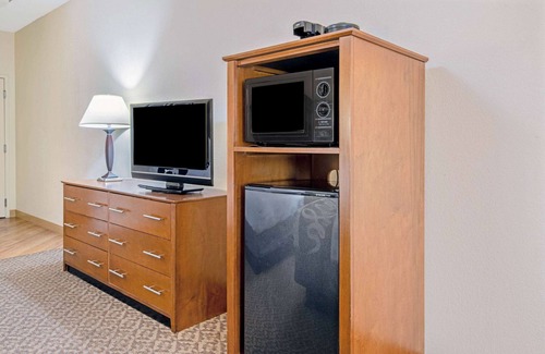 Lawton Hotel | La Quinta Inn & Suites by Wyndham Lawton / Fort Sill