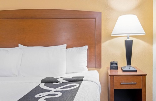 Lawton Hotel | La Quinta Inn & Suites by Wyndham Lawton / Fort Sill