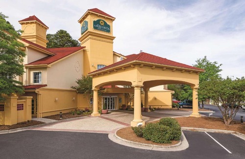 North Garrett Road Hotel | La Quinta Inn & Suites by Wyndham University Area Chapel Hill