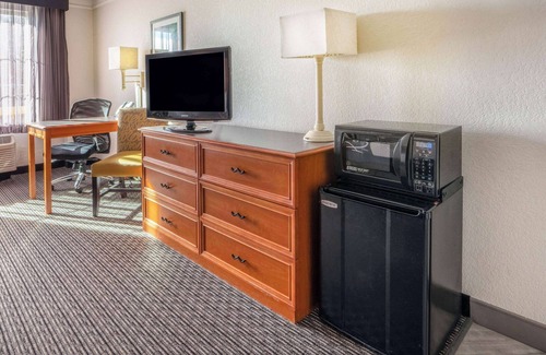 Pueblo Hotel | La Quinta Inn & Suites by Wyndham Pueblo