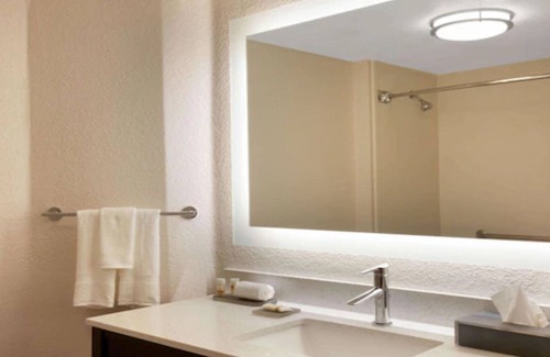 Doral Hotel | La Quinta Inn & Suites by Wyndham Miami Airport West