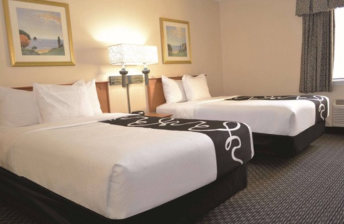 Tampa Hotel | La Quinta Inn & Suites by Wyndham Tampa Fairgrounds - Casino