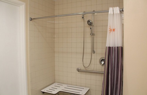 Tampa Hotel | La Quinta Inn & Suites by Wyndham Tampa Fairgrounds - Casino
