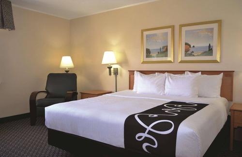 Tampa Hotel | La Quinta Inn & Suites by Wyndham Tampa Fairgrounds - Casino