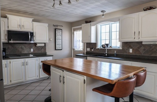 Cochrane Casa | La Résidence - Heated Garage, Executive Home