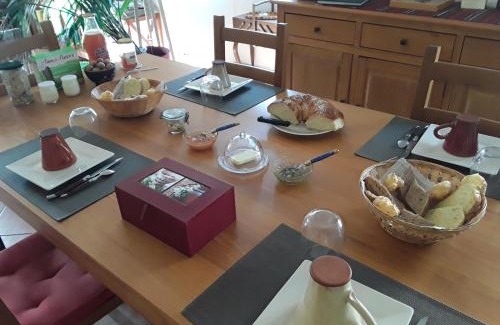 Saint-Bonnet-de-Chirac Cama Y Desayuno | La Reine des prés Chambres d'Hôtes