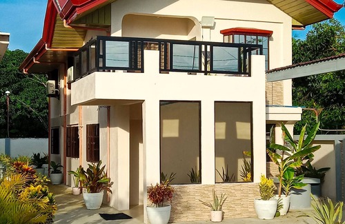 Lal-Lo Casa | La-Rivière: 3-bedroom family-sized house
