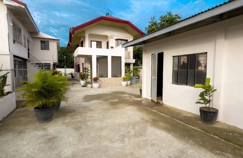 Lal-Lo Casa | La-Rivière: 3-bedroom family-sized house