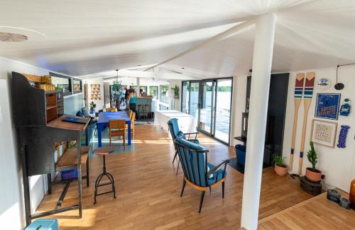 Eraudiere-Renaudiere Cama Y Desayuno | La Rivière House - Péniche Carpe Diem