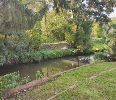 Bruyeres-le-Chatel Casa | La RIVIERA maison avec rivière et jardin 35Mins de PARIS RER C à 600m pour Tour Eiffel ORLY airport 25km Restaurants et supermarchés proches