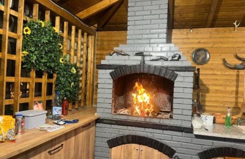 Dubova Casa | La Roby si Niko