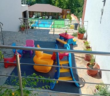 Dubova Casa | La Roby si Niko