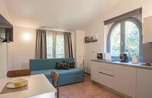 Assisi Apartamento | La Rocca Apartment, sourrounded by greenery