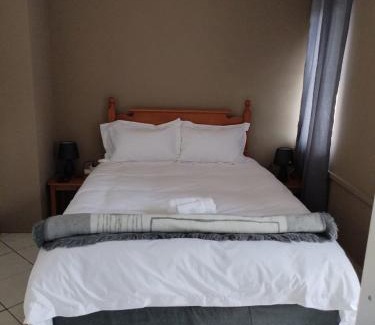 Pietermaritzburg Cama Y Desayuno | La' Romi Self Catering Units