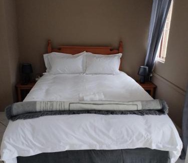 Pietermaritzburg Cama Y Desayuno | La' Romi Self Catering Units
