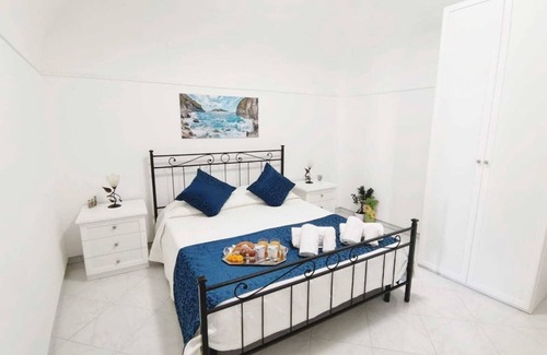 Termini Cama Y Desayuno | La Rondine B&B is located in Termini, a hamlet of Massa Lubrense.