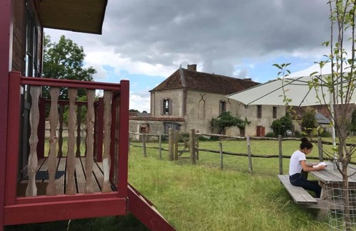 Saint-Fargeau Casa | La Roulotte de Jeanne - Gîte du Ferrier - La Ferme du Château