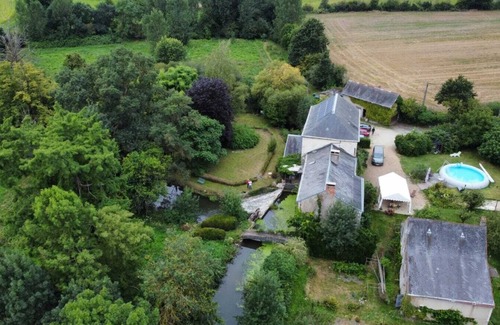 Le Vieil-Bauge Cabaña | La roulotte du moulin de palet bleu ciel