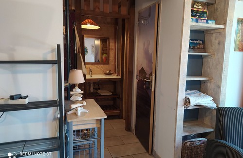Sussargues Casa | LA RUCHE, HOUSE, ACCOMMODATION, PRIVATE JACUZZI, SHARED SWIMMING POOL, HOUSE PERCHED GAMES