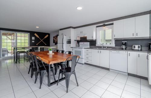 Petite-Riviere-Saint-Francois Chalet De Esquí | La Shred - 5min Massif, Foyer, Spa