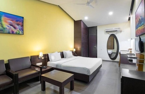 Nawanshahr Hotel | La Silver Leaf