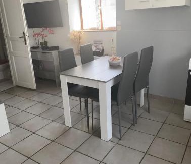 Bleigny-le-Carreau Casa | La Solangette, petite maison confortable et calme