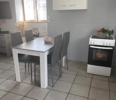 Bleigny-le-Carreau Casa | La Solangette, petite maison confortable et calme