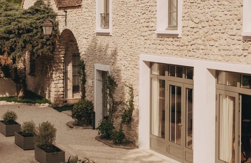 Saint-Hilaire Casa | La Source by The Oasis House is a large, welcoming home for families or friends.