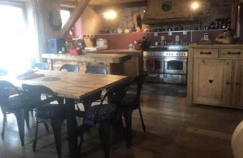 Saint-Jean-de-Belleville Casa | LA Spatule - LES Belleville