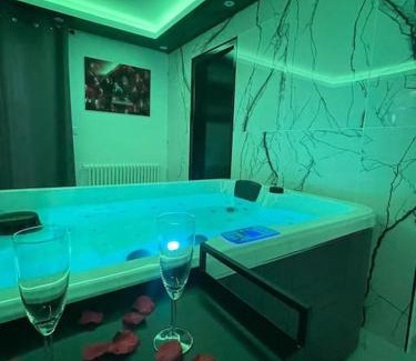 Melun Apartamento | La Suite Casa Dé lové 2.0 jacuzzi & cinema privé