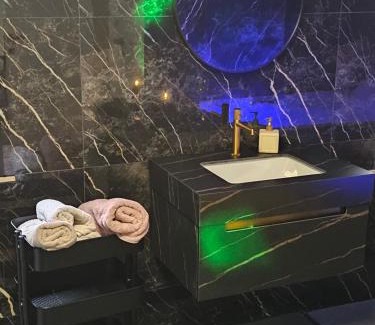 Jemeppe-sur-Meuse Apartamento | La Suite Gold Jacuzzi