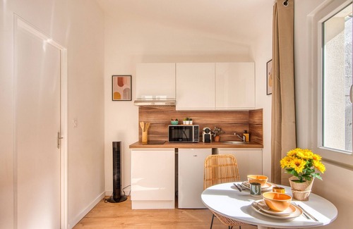 Decines-Charpieu Apartamento | La Suite Soleil - Maison studio avec jardin privé