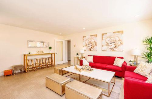 Hacienda Heights Cama Y Desayuno | LA Sunny House beautiful yard 7 rooms 4 bathrooms Near Disneyland & Hollywood & Downtown