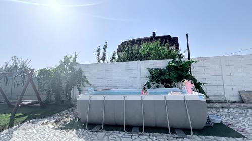 Moldova Noua Casa | La Tata Oancea Moldova Veche
