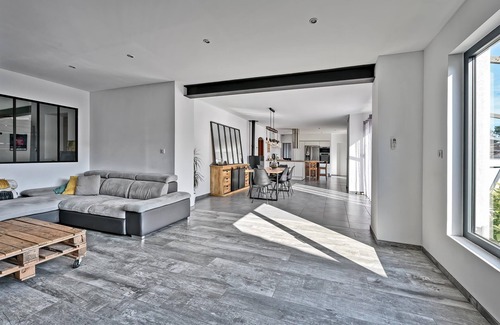 Tavel Villa | La Tavelloise - Modern Villa with Pool